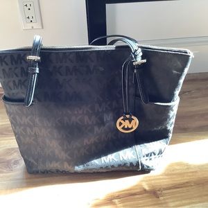 Michael Khors black purse